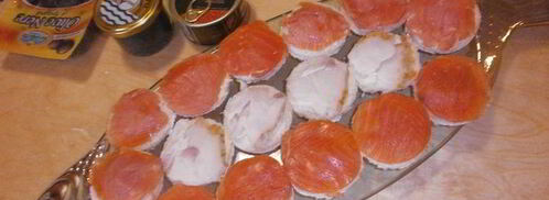 канапе с лососем и ароматным маслом. Шаг 4