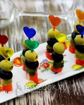 Канапе с оливками