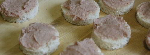 канапе со сливочным паштетом из индейки и редисом. Шаг 3