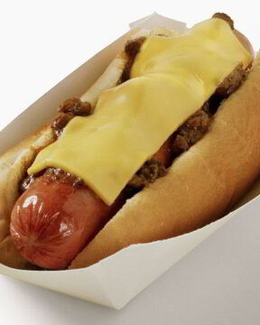 Булочка с сосиской — готовим домашнюю альтернативу вредному хот-догу