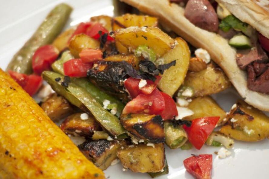 Рецепт хот-дога с сердцем индейки, овощами и брынзой