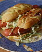 Хот-доги с зелеными овощами и горчичным майонезом