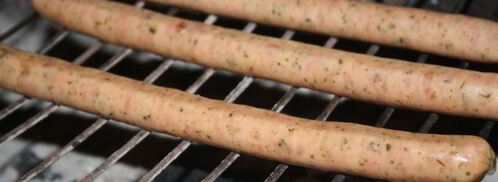 хот-доги в пите с тирольскими колбасками на мангале. Шаг 3