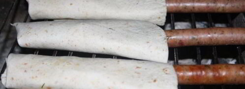 хот-доги в пите с тирольскими колбасками на мангале. Шаг 6