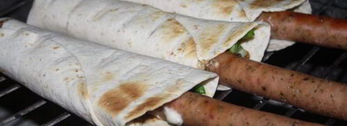 хот-доги в пите с тирольскими колбасками на мангале. Шаг 7