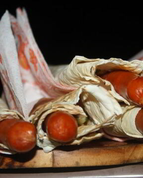 Хотдоги с венгерскими колбасками в лаваше на мангале