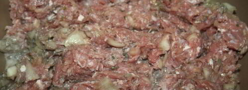 кукурузная тортилья с начинкой из говяжьего фарша, помидора, сыра и свежей зелени. Шаг 4