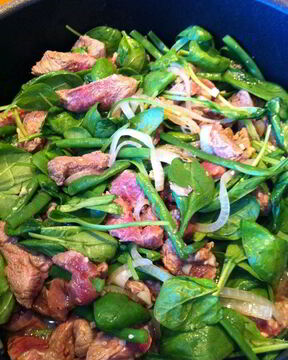 Маринованная телятина со шпинатом и фасолью