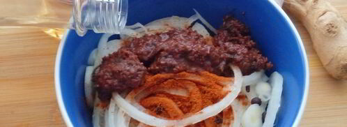 маринованный лук с аджикой и пряностями. Шаг 5