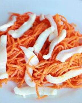 Корейская морковка с кальмарами