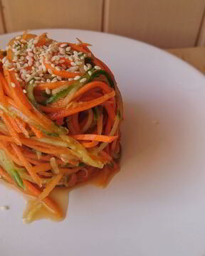 Морковь по-корейски с огурцом