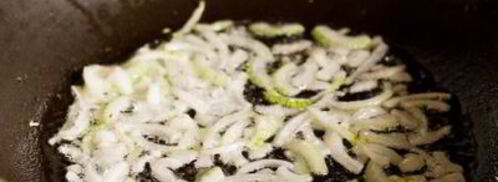 деревенский омлет с лисичками и луком. Шаг 3