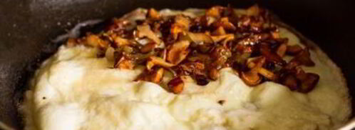 деревенский омлет с лисичками и луком. Шаг 10