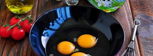 омлет на кефире на сковороде. Шаг 4