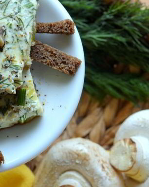 Омлет на сметане с шампиньонами и кабачками