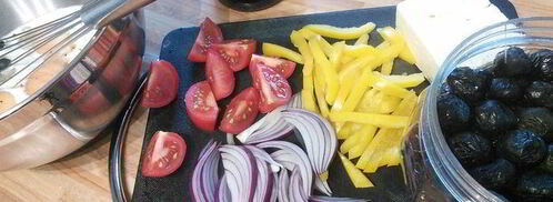 омлет по мотивам греческого салата. Шаг 3