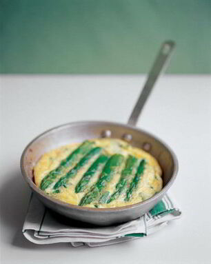 Омлет с картофелем и спаржей