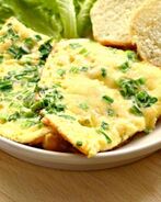 Омлет с картофелем, сыром и свежей зеленью