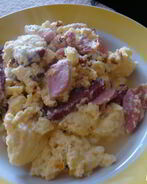 Омлет с колбасой и сыром