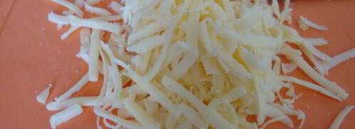 омлет с колбасой и сыром. Шаг 4