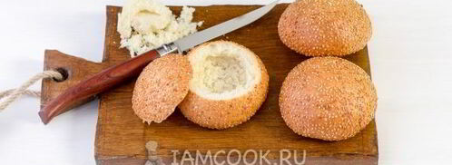 омлет с колбасой в булочке. Шаг 6