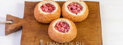 омлет с колбасой в булочке. Шаг 8