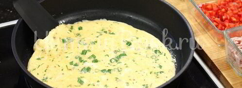 омлет с ветчиной и зеленью. Шаг 3