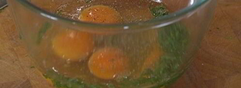 омлет с зеленым горошком, картофелем и сыром. Шаг 6