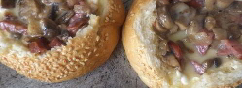 омлет в булочке с шампиньонами и колбаской. Шаг 5