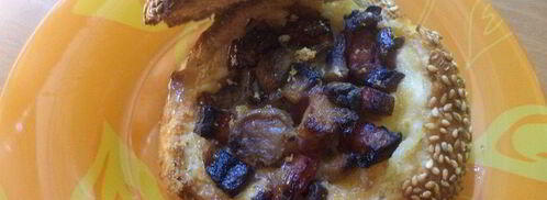 омлет в булочке с шампиньонами и колбаской. Шаг 6