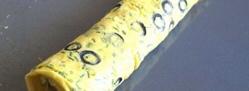 рулет-омлет с маслинами в духовке. Шаг 6