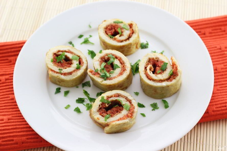 Рецепт рулетиков из омлета с начинкой