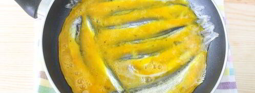 жареная мойва в омлете. Шаг 8