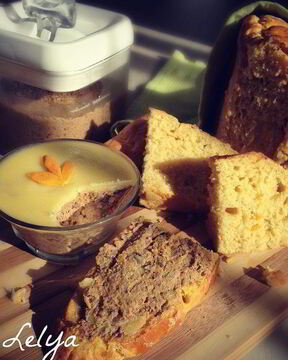 Паштет из куриной печени с тыквой и шампиньонами на тыквенном хлебе