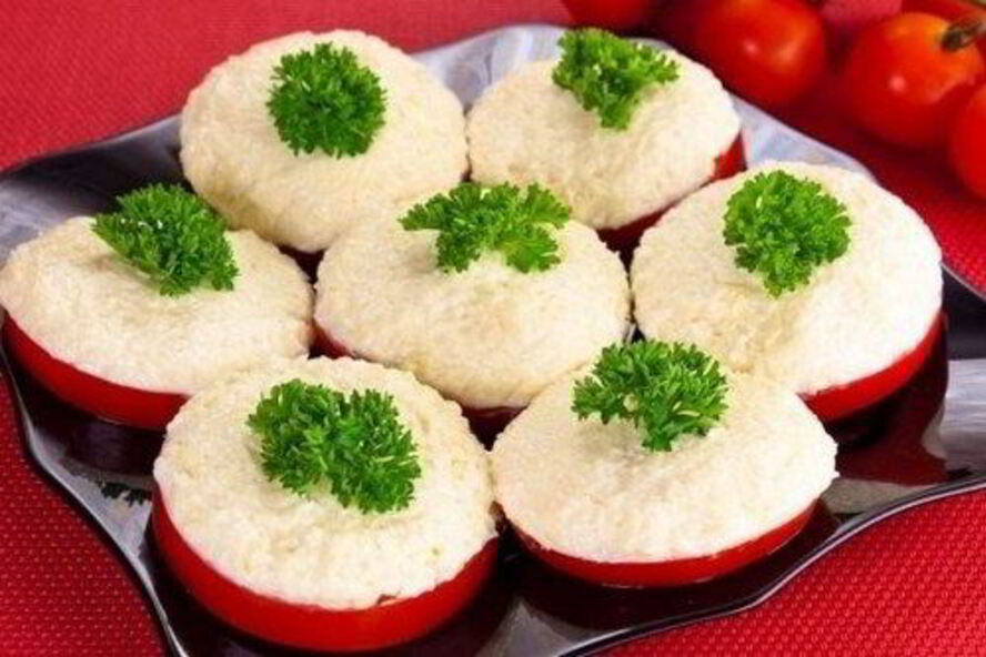 Рецепт помидоров с сырно-чесночной смесью