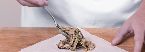 китайские роллы с курицей и грибами. Шаг 5