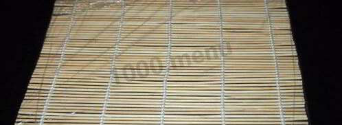 маки суши с лососем, сыром и огурцом. Шаг 6