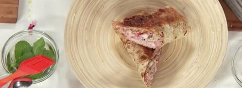 ролл с креветками и клюквенным майонезом. Шаг 5