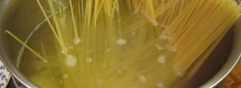 роллы из баклажанов со спагетти. Шаг 6