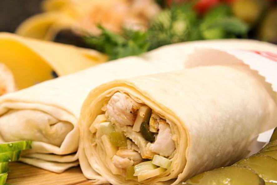 Рецепт роллов из лаваша с курицей и солеными огурцами