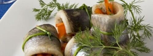 роллы из селедки с овощами. Шаг 3