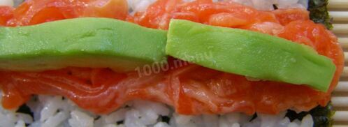 роллы с лососем. Шаг 10