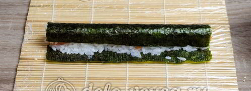 роллы с семгой сяке маки. Шаг 4