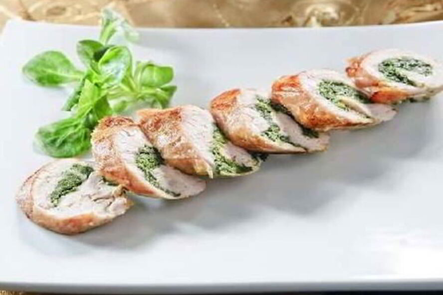 Рецепт быстрых рулетиков из курицы со шпинатом