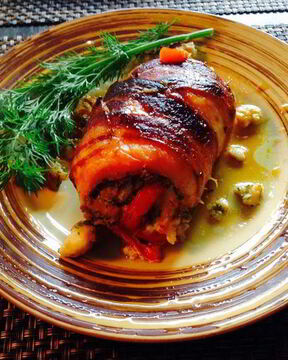 Куриные рулетики в беконе с сыром и чесноком по новочерскасски