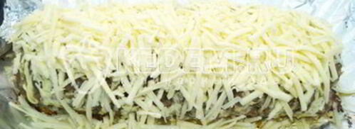 мясной рулет с грибами и сыром новогодний. Шаг 14