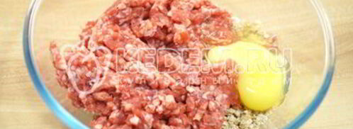 мясной рулет с грибами и сыром новогодний. Шаг 5