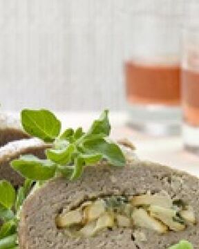 Мясной рулет с грибами