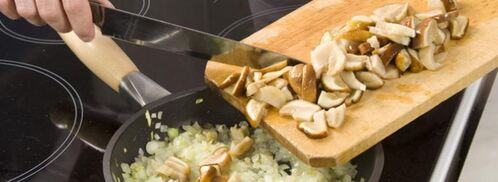 мясной рулет с грибами. Шаг 3