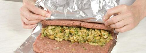 мясной рулет с грибами. Шаг 4